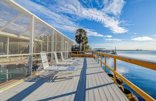 Family Waterfront 4BR Home Heated Pool Private Pier - Photo 48