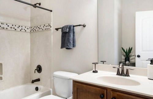 Spacious Family Getaway ~ Fire Pit~ Private Office - Foto 16