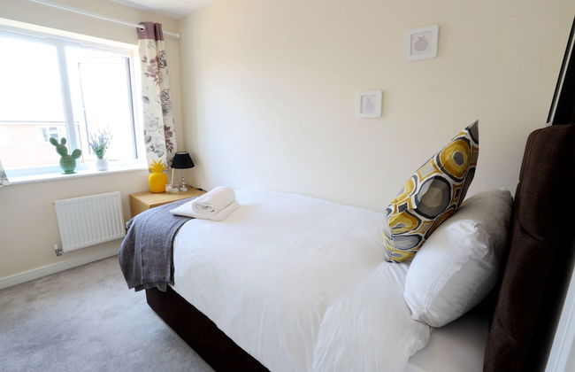 Birmingham Airport/NEC Beauty Homebase - Photo 10