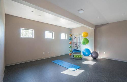Trendy 2BD Gym Pool Parking WD Sleeps 8 - Foto 11