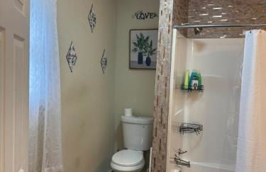 Cozy 3 4 BR Home Ideal for Family - Foto 8