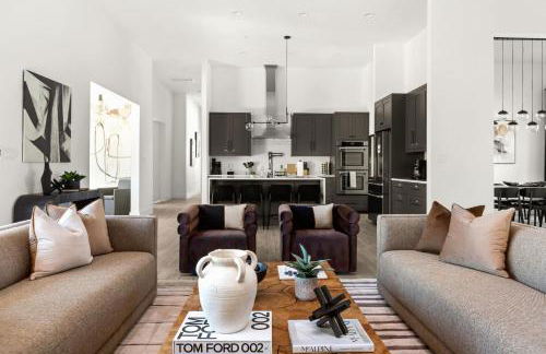 Designer Home with Hot Tub BBQ & Hill Views - Foto 17