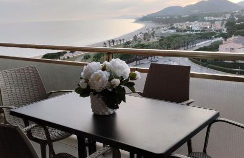Apartamento con terraza, vistas playa y montaña - Foto 1