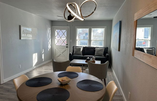 Vintage Vibes Modern Comfort 2BR for 6 Guests - Photo 9