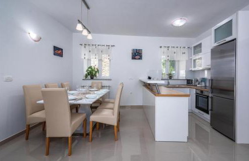 3 Bedroom Amazing Home In Plomin - Foto 13