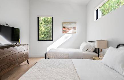 Stylish Home with Firepit Balcony Steps from Austin’s Best Near Rainey St Lady Bird Lake Downtown The Ashlee by AvantStay - Foto 27