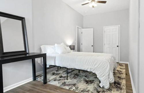 Recently Renovated Chic Durham Farmhouse - Photo 43