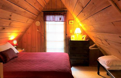Romantic Log Cabin with Hot Tub near Cherokee National Forest, Tennessee - Foto 31