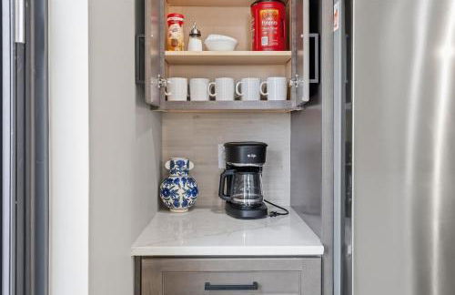 Brand New 5BR house & Carriage House near Downtown - Foto 8