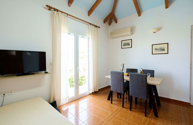 Chill & Relax Home with Pool near Beach - Foto 12