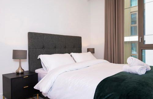 Lux and Large 2 bed Battersea Power Station - Foto 21