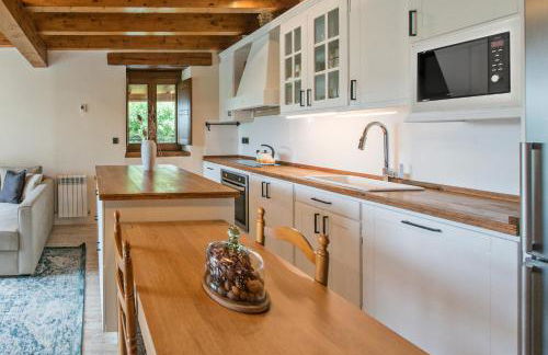 Egur Etxe I Caserío Vasco I Jardín I Porche I BBQ I Chimenea - Foto 8