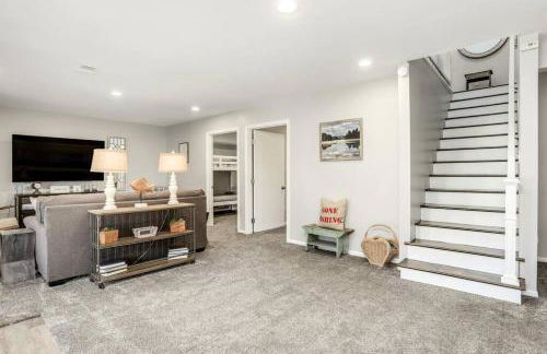 Lakefront Luxury with Private Beach, Sleeps 14 - Foto 19