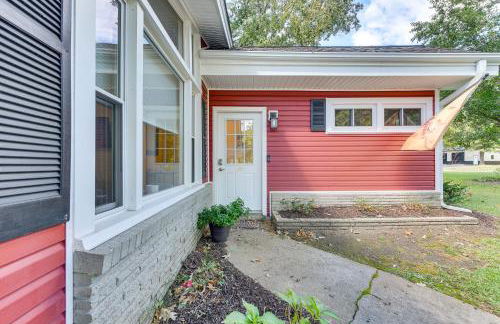 Lakeside Cedar Pines Bungalow 5 Mi to Main St! - Foto 25