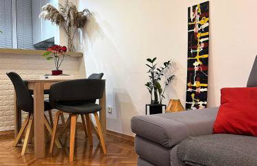 Split apartment - 5 min by car to the beach & city center - free public parking - Foto 8