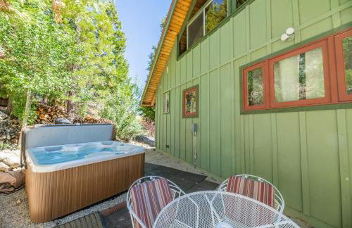 Moonlight Shores Lakefront - Lakefront home with hot tub! - Foto 15