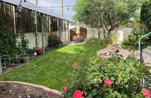 Private Gated Garden Suite in Historic Home, walk to UNM Football and Basketball, UNM and Pres Hospitals - Foto 18