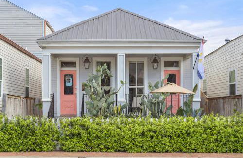 Upscale 3 Bed 2 Bath Private Home in Uptown New Orleans! Close to Magazine Street, Universities, & French Quarter - Photo 27