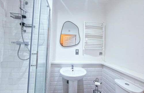 Modern Victorian Charm in a Great Location - Foto 4