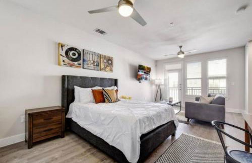 Luxurious Studio, Work from Home, Wifi, Riverwalk - Photo 8