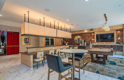 Bright 1BR Uptown Biltmore Gym Pool Parking WD - Foto 19