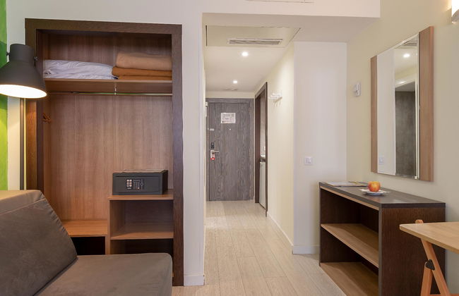 Apartamentos Recoletos - Photo 6