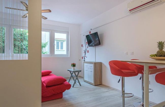 Pula Modern and Bright Apartments With Terrace and Garden - Photo 14