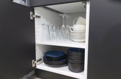 Bright 1-Bedroom Loft in Converted Garage with Private Entrance - Foto 11