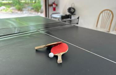 Pocono Hideout Family Home with Hot Tub Deck Sunroom Pool Big Bass Lake Larsen Lake Gouldsboro Clifton Township - Foto 45