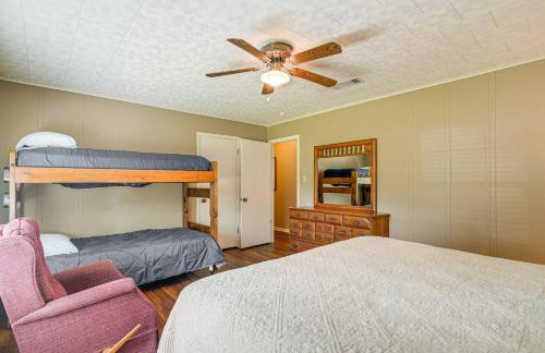 Lakefront Gem with Boat Dock and Fishing Pier in Many - Foto 15