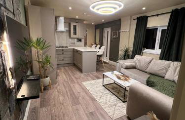 2 bedroom self catering detached outhouse with garden area - Photo 1