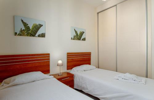 2060-Newly furnished 2 bedrooms apt with golf - Photo 30