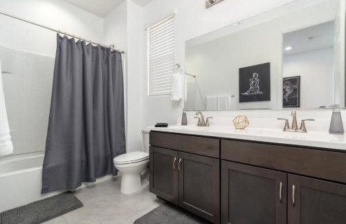 Stylish & Bright Gem ~ King/Queen Beds ~ Backyard! - Foto 28