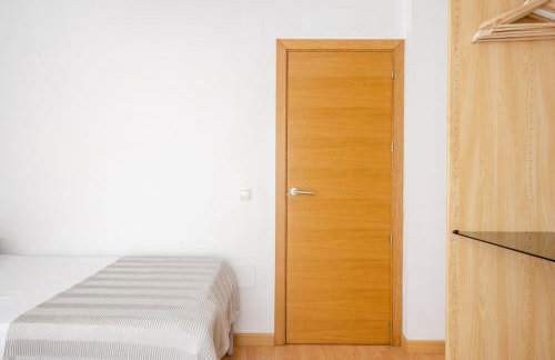 Explore Málaga from a Modern Apartment - Photo 16