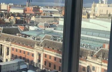 Award Winner of 2026 &2025 traveller & Best guest rated apartment, two bedroom, #1 Leeds city centres most central location, Great 180 degree views,balcony , PARKING onsite, Netflix & WiFi - Foto 7