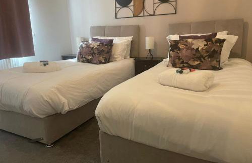 Spacious 4-bed Ample Parking Fast WiFi Contractor Family Friendly - Photo 50