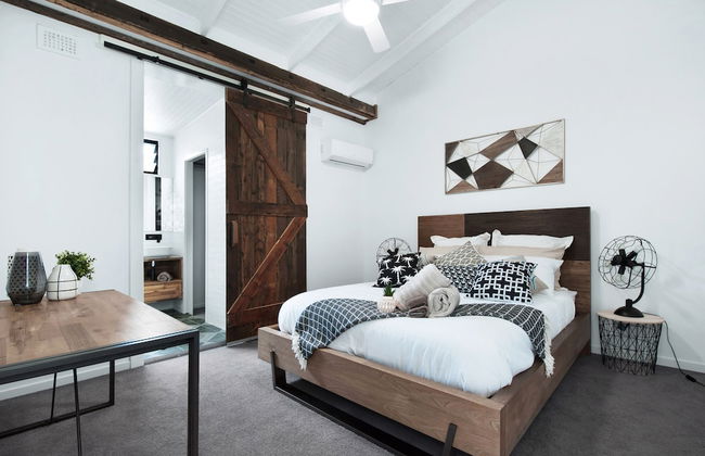 UNIQUE - New York Loft Style Townhouse - Photo 2