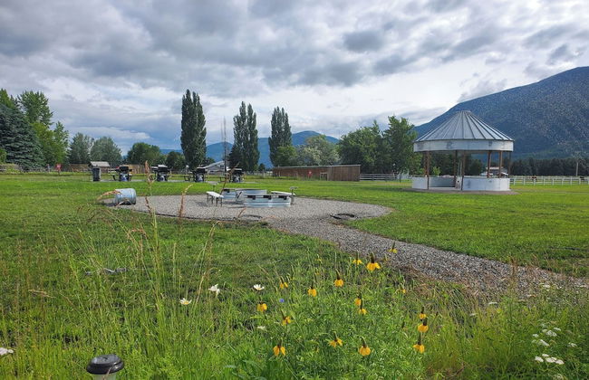 Glacier Acres Guest Ranch - Foto 1