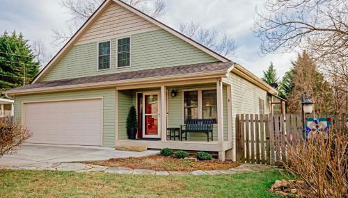 1 Mi to Dtwn Black Mountain Home with Patio and Yard - Foto 1