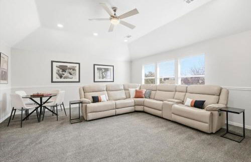 Luxury Backyard Pool & Patio Oasis 4-BD - Foto 24