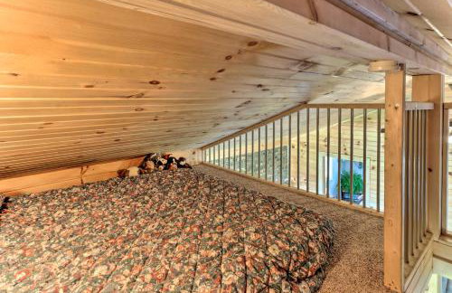 Waterfront Syracuse Home Deck, Fire Pit and Kayaks - Foto 18