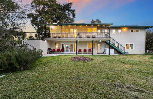 Entire Private Home with 4 Bedrooms 3 Bathrooms, King Bed, Big Yard, Prime Area, Ranch Style, Available Now - Photo 18