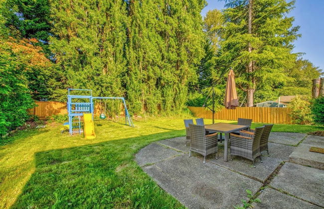 Cheerful Kirkland Home w/AC Big Yard, Walk to Beach - Photo 24