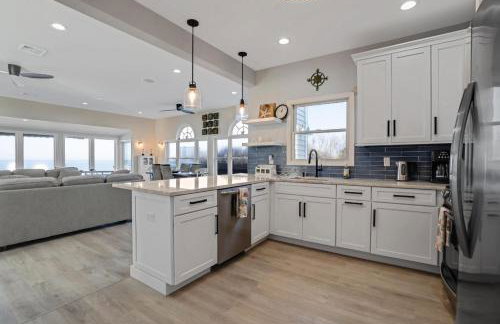 Queen Vic Beach House: 5 Mins to Vineyards & Farmstands - Foto 8