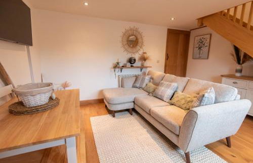 Bramble Cottage - Cosy 2 Bed With Deluxe HOT TUB & Log Burner - Photo 36