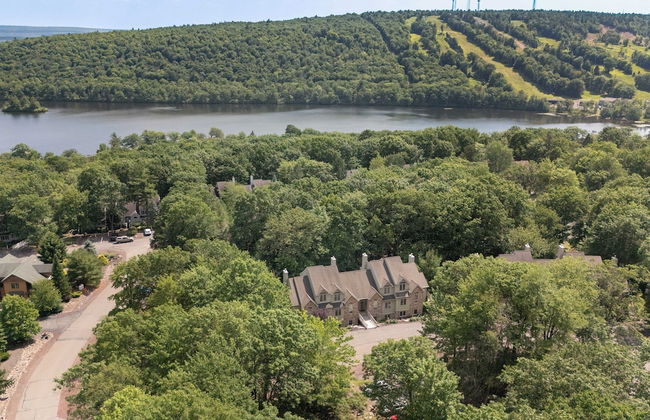 Highland Hideaway by Avantstay Group Poconos Retreat w/ Patio + Game Room - Foto 54