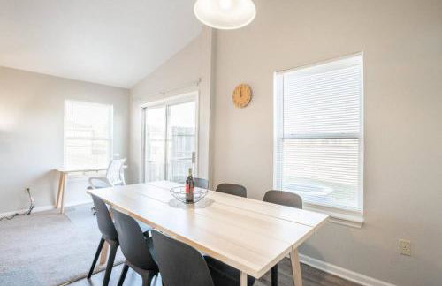 VILLA VERBENA - Sleek 3 BD in Pekin - Foto 3