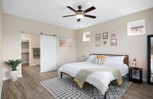 Stunning Views + Hot Tub + Location! 3 bed/3 bath - Foto 16