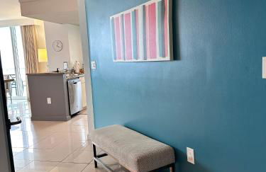 Breathtaking Direct Bay Views 2 bedroom condo with parking - Foto 4