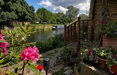Amazing Location - City of London- 2 Bedroom Stunning Canal View House With Private Garden,Parking & Balcony - Foto 75